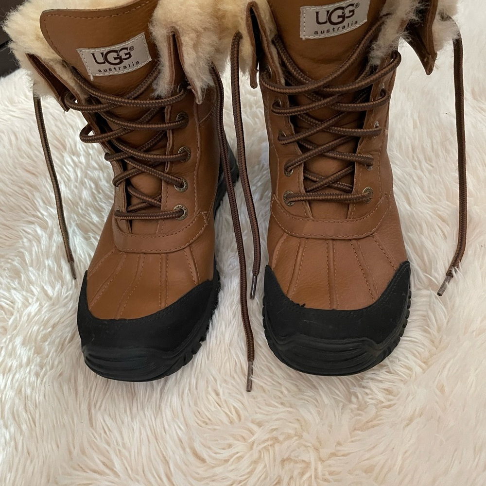 Womens UGG Adirondack Boots, lightly used.